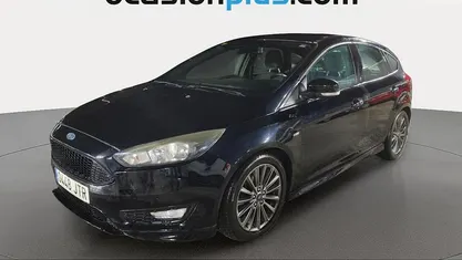 Käytetty Ford Focus ST-Line 125 HP (91 kW) 2016 Musta Viistoperä