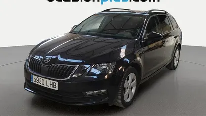 Usado Skoda Octavia Ambition 116 CV (85 kW) 2020 Negro Familiar