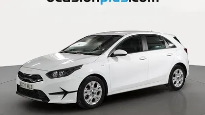Usado Kia Ceed 120 CV (88 kW) 2023 Blanco Utilitario