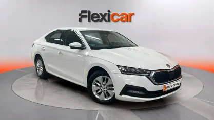 Usado Skoda Octavia Selection 116 CV (85 kW) 2022 Blanco Berlina