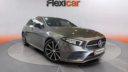 Usado Mercedes A180 116 CV (85 kW) 2019 Gris Utilitario