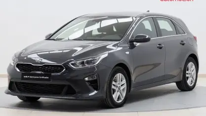 Usado Kia Ceed 120 CV (88 kW) 2021 Gris / plata Utilitario