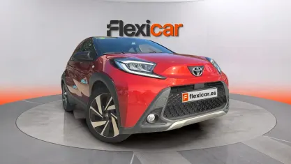 Usado Toyota Aygo X Play 72 CV (52 kW) 2022 Rojo SUV