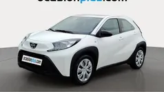 Blanco Usado 2023 Toyota Aygo Play Utilitario | 13.173 € (Precio justo)
