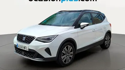Usado Seat Arona Style 110 CV (80 kW) 2023 Blanco SUV