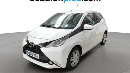 Usado Toyota Aygo X-play 69 CV (50 kW) 2018 Blanco Utilitario