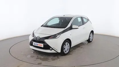 Usado Toyota Aygo X-play 70 CV (51 kW) 2017 Blanco Utilitario