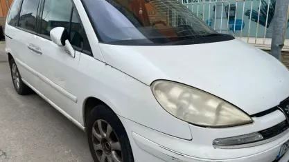 Usado Peugeot 807 110 CV (80 kW) 2006 Blanco Monovolumen