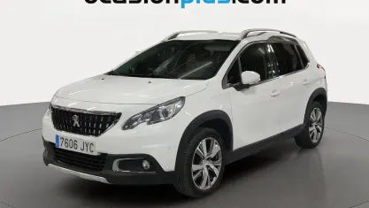 Usado Peugeot 2008 Allure 120 CV (88 kW) 2017 Blanco SUV