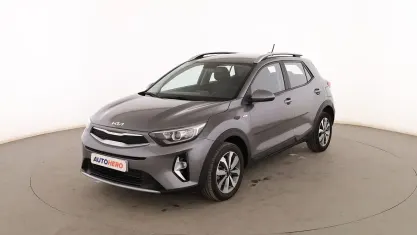 Usado Kia Stonic 84 CV (61 kW) 2023 Gris SUV