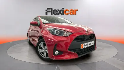 Usado Toyota Yaris Hybrid Active 116 CV (85 kW) 2025 Rojo Berlina