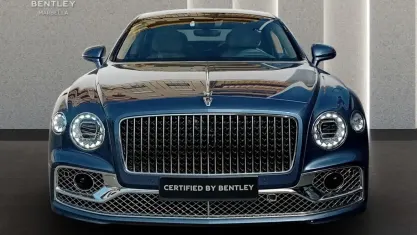 Usado Bentley Flying Spur 550 CV (404 kW) 2023 Azul metalizado Berlina