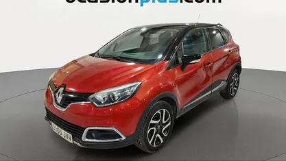 Usado Renault Captur Zen 90 CV (66 kW) 2016 Rojo SUV