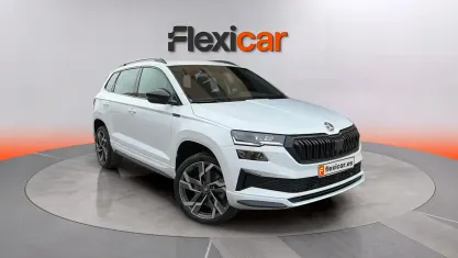 Usado Skoda Karoq SportLine 150 CV (110 kW) 2025 Blanco SUV