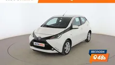 Blanco Usado 2017 Toyota Aygo X-play Utilitario | 10.399 € (Precio justo)