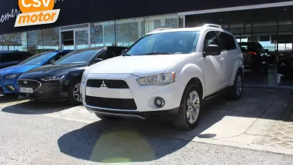 Usado Mitsubishi Outlander Motion 156 CV (114 kW) 2010 Blanco SUV