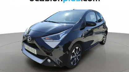Usado Toyota Aygo X-play 72 CV (52 kW) 2019 Negro Utilitario