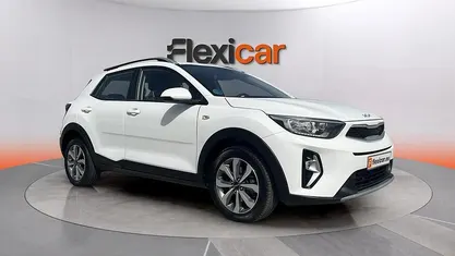 Usado Kia Stonic 100 CV (73 kW) 2023 Blanco SUV