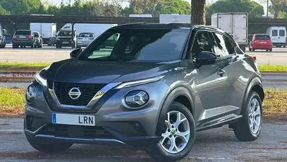 Begagnad Nissan Juke N-Connecta 114 HK (83 kW) 2021 Grå SUV