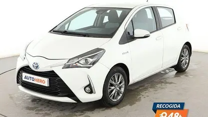 Usado Toyota Yaris Hybrid Active 101 CV (74 kW) 2018 Blanco Berlina