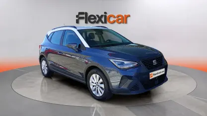 Usado Seat Arona Style 110 CV (80 kW) 2023 Gris SUV