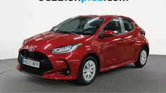 Rojo Usado 2022 Toyota Yaris Hybrid Style Utilitario | 16.355 € (Super precio)