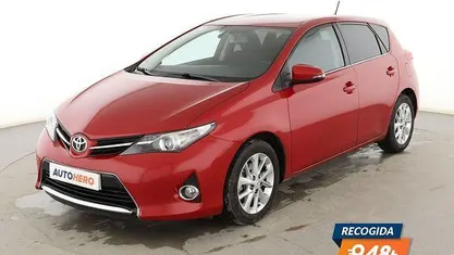 Usado Toyota Auris Business Edition 132 CV (97 kW) 2014 Rojo Berlina