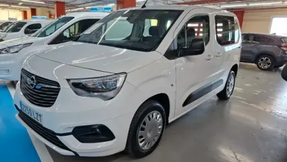 Usado Opel Combo Life Edition 102 HP (75 kW) 2022