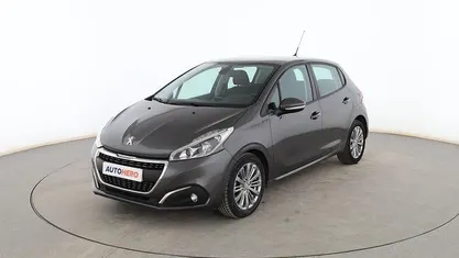 Usado Peugeot 208 Signature Sky 102 CV (75 kW) 2018 Gris Utilitario
