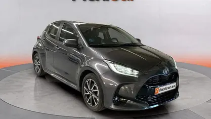 Usado Toyota Yaris Hybrid Plus 117 CV (86 kW) 2022 Berlina