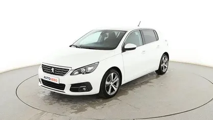 Usado Peugeot 308 Allure 130 CV (95 kW) 2019 Blanco Berlina