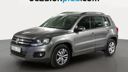 Usado VW Tiguan Advance 122 CV (89 kW) 2015 Gris SUV