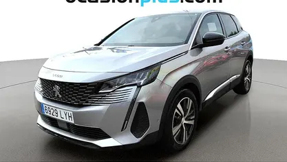 Usado Peugeot 3008 Allure 131 CV (96 kW) 2022 Gris SUV