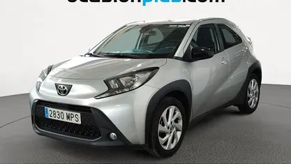 Usado Toyota Aygo X Play 72 CV (52 kW) 2024 Gris SUV
