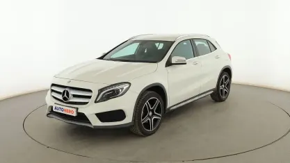 Usado Mercedes GLA180 AMG line 122 CV (89 kW) 2016 Blanco SUV