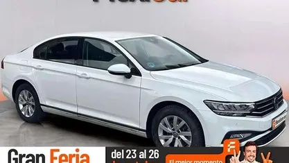 Usado VW Passat 150 CV (110 kW) 2021 Blanco Berlina