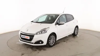 Usado Peugeot 208 Style 82 CV (60 kW) 2016 Blanco Utilitario