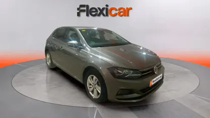 Usado VW Polo Advance 95 CV (69 kW) 2018 Gris Utilitario