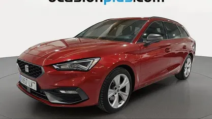 Usado Seat Leon FR 150 CV (110 kW) 2022 Rojo Monovolumen