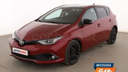 Usado Toyota Auris Active 116 CV (85 kW) 2018 Rojo Berlina