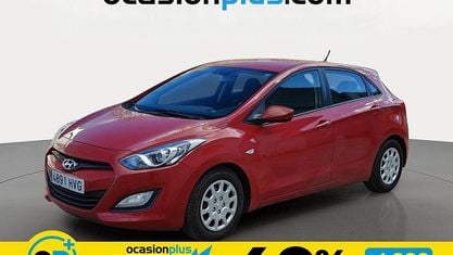 Gebraucht Hyundai i30 101 PS (74 kW) 2014 Rot Kleinwagen