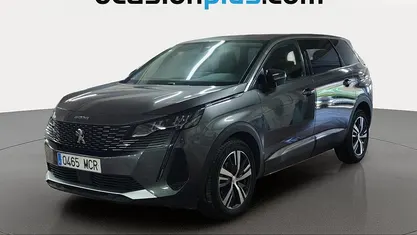 Usado Peugeot 5008 Allure 131 CV (96 kW) 2022 Gris plata SUV