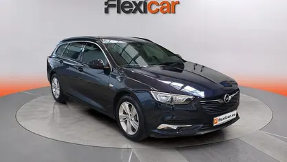 Usado Opel Insignia Selective 136 CV (100 kW) 2018 Azul Familiar