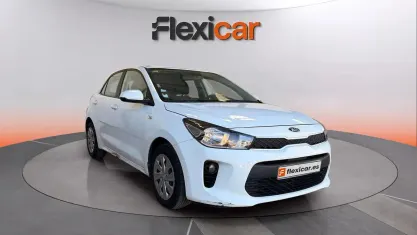 Usado Kia Rio 84 CV (61 kW) 2017 Blanco Berlina