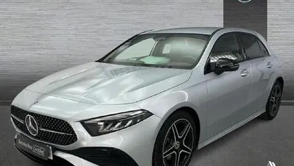 Usado Mercedes A200 AMG line 150 CV (110 kW) 2025 Plata hightech Berlina