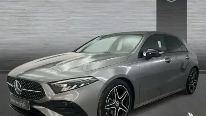 Usado Mercedes A180 AMG line 116 CV (85 kW) 2025 Gris montaña Berlina