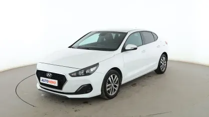 Usado Hyundai i30 120 CV (88 kW) 2020 Blanco Berlina