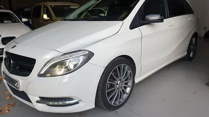 Blanco Usado 2014 Mercedes B180 AMG line Monovolumen | 14.999 € (Buen precio)