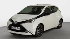 Blanco Usado 2016 Toyota Aygo X-play Utilitario | 9900 € (Precio justo)