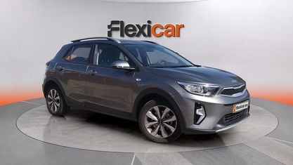 Usado Kia Stonic 84 HP (61 kW) 2024 Cinzento SUV